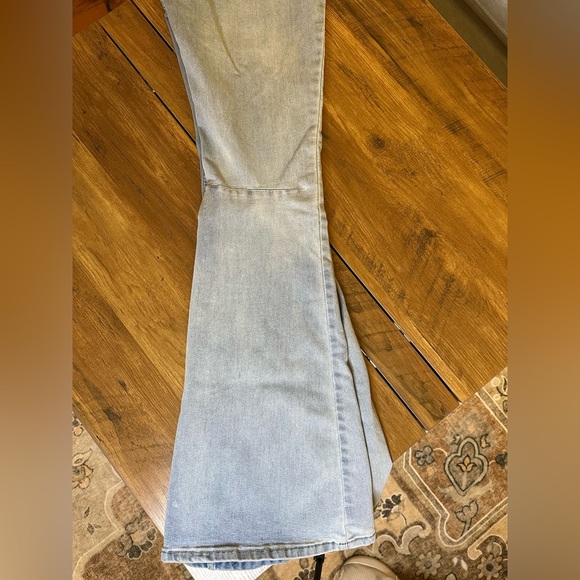 We The Free Jeans Pull On Flared Stretch size 31 Light Wash #436 - Picture 5 of 9